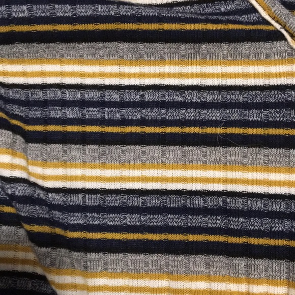 V neck crop top with long sleeves - Picture 4 of 4